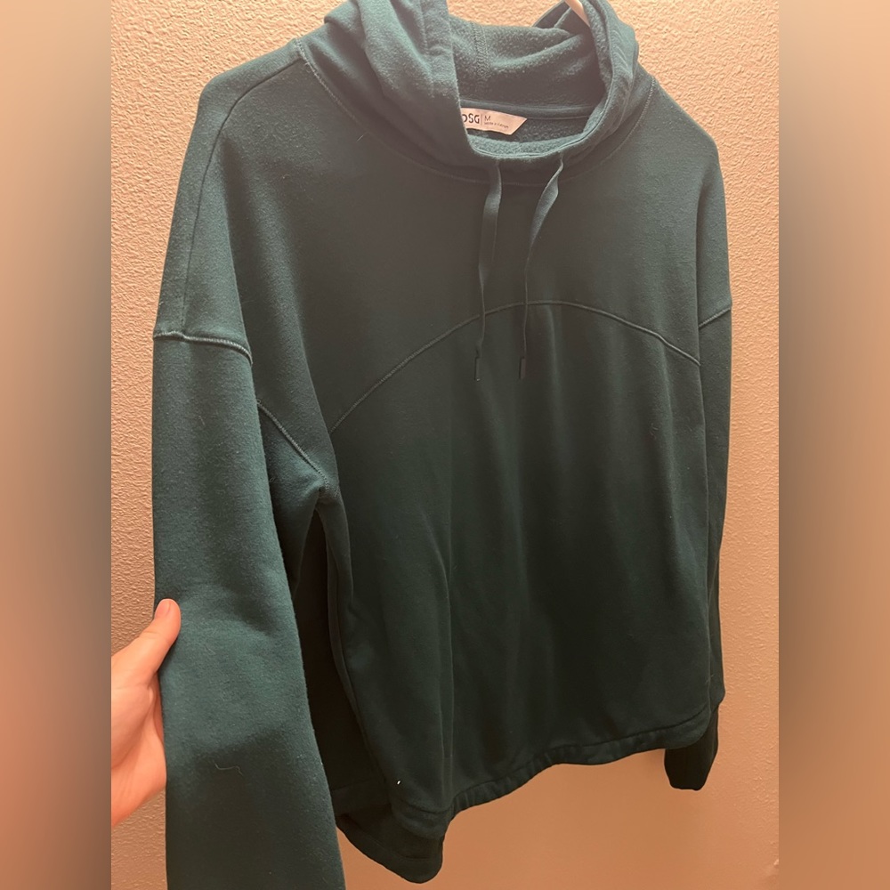 Athletic pullover